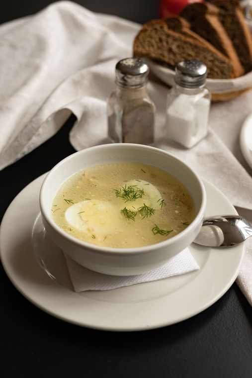 Бульон с курицей и яйцом
